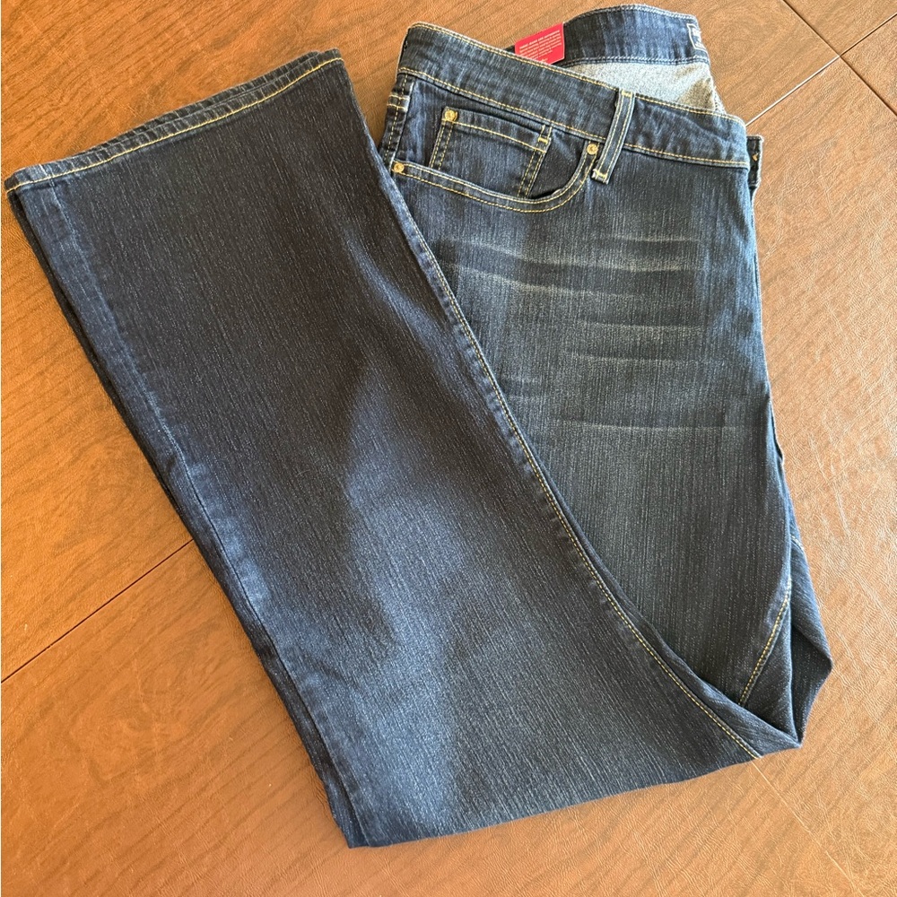 Levi’s Simply Stretch Mid-rise Bootcut Dark Wash Jeans (Irregular) 22S (W) NWT